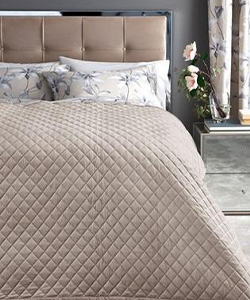 Hamilton Velvet Quilted Bedspread (200 x 150)